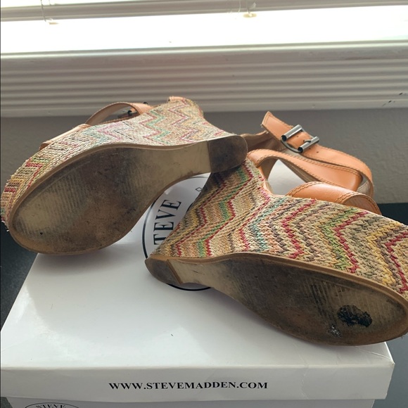 Steve Madden colorful wedges size 7. - Picture 4 of 4